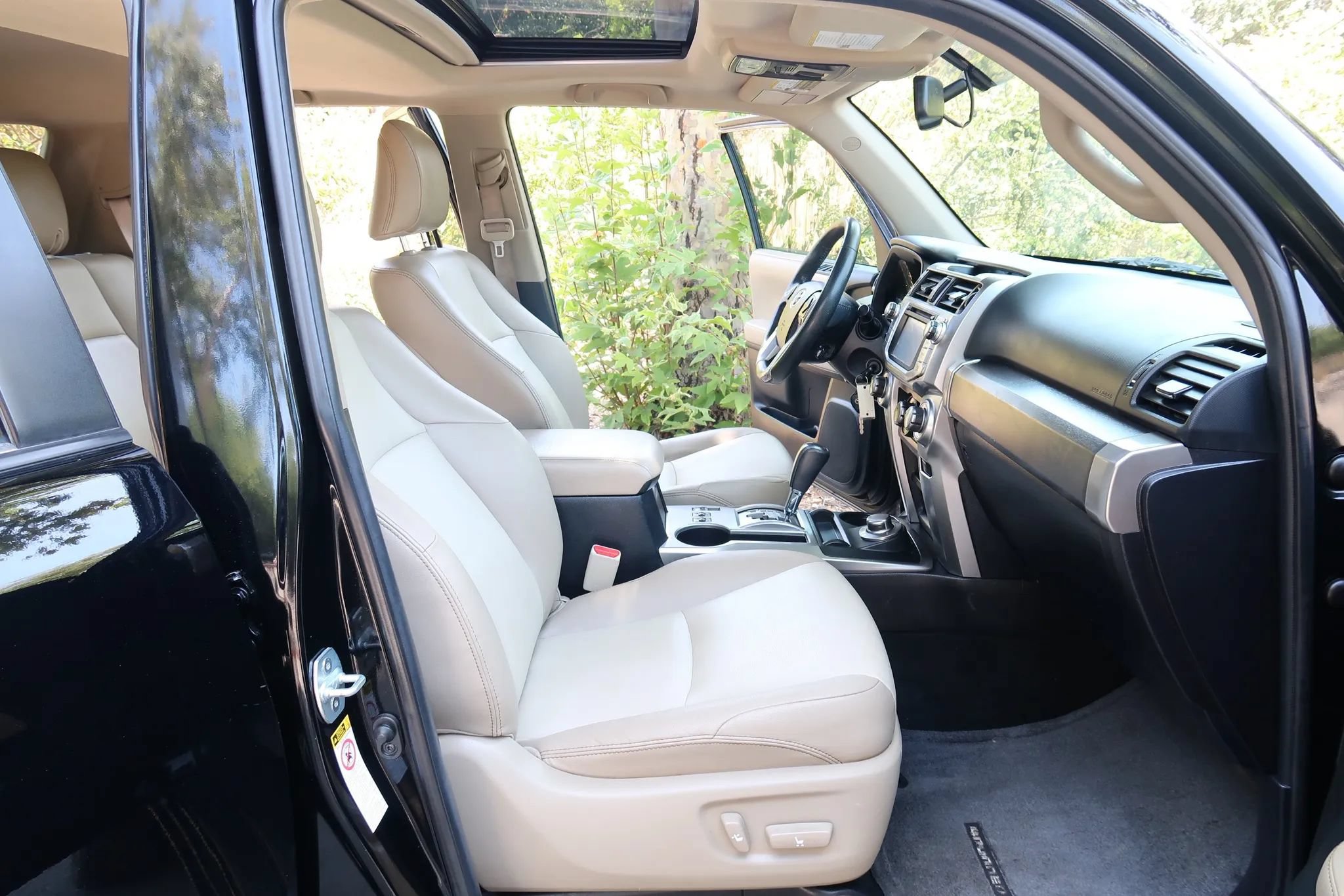 Used 2016 Toyota 4Runner SR5 Premium AWD/4WD image 24