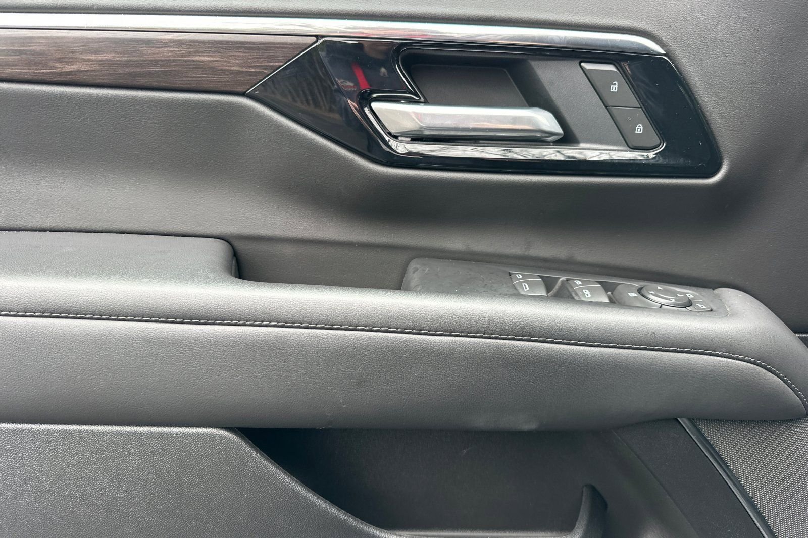 Used 2025 Chevrolet Tahoe LS image 11