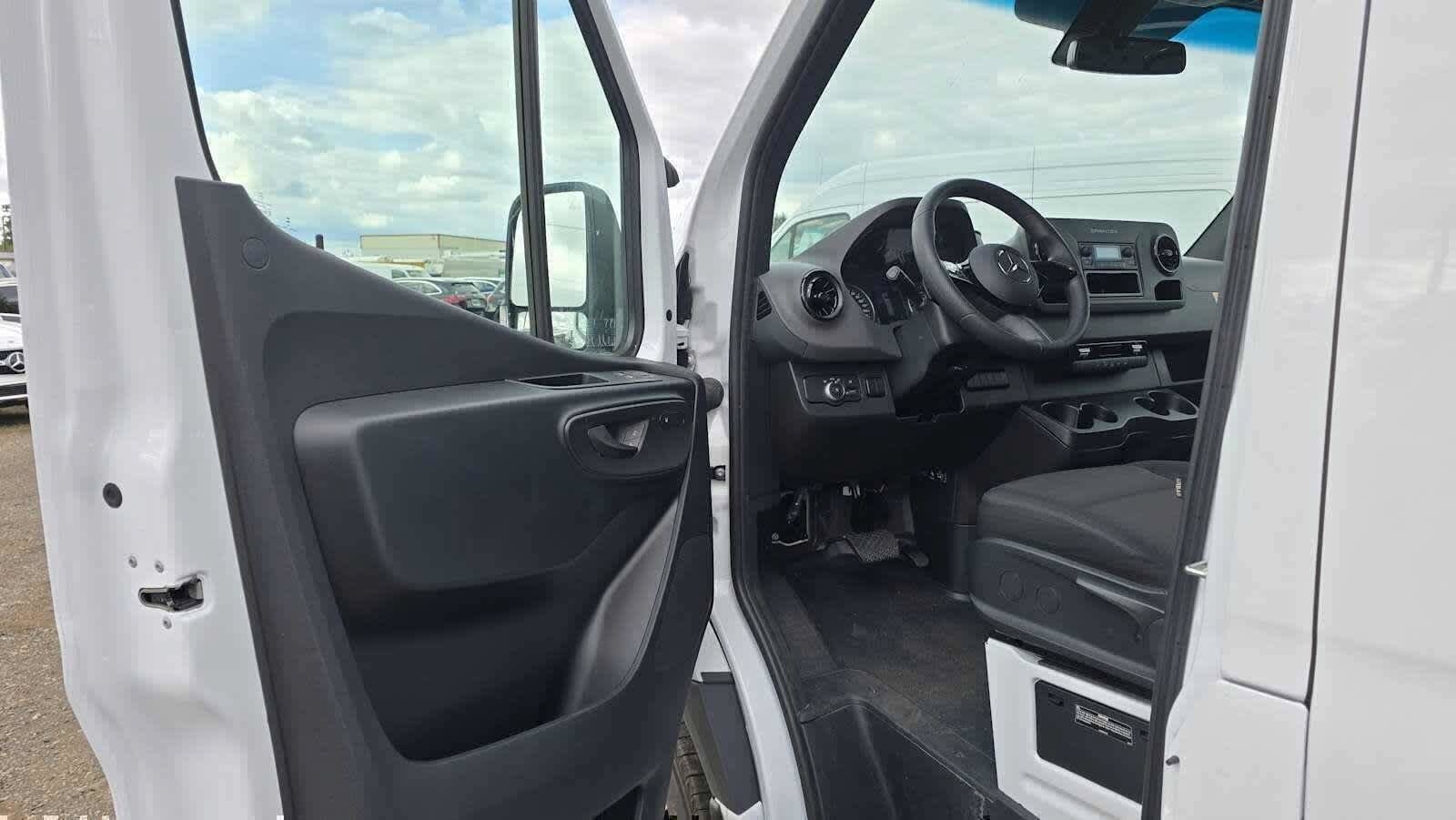 Used 2025 Mercedes-Benz Sprinter 2500 image 22