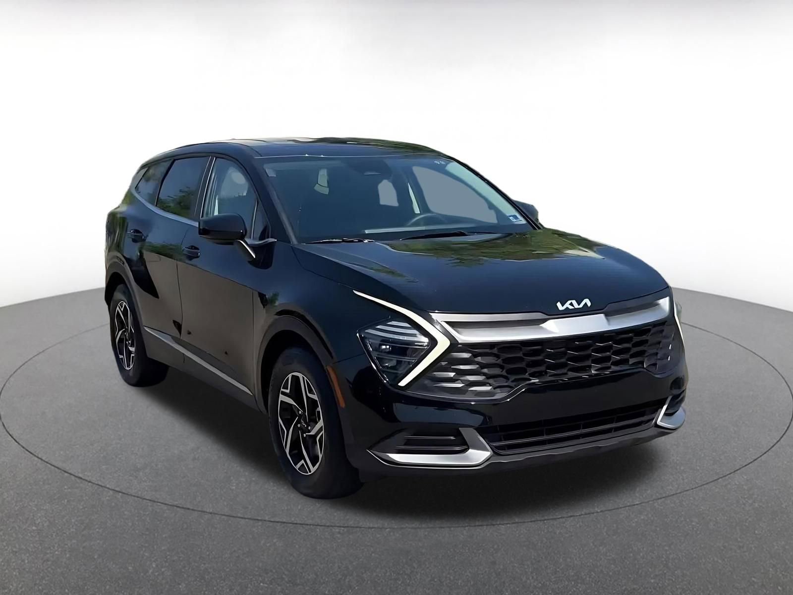 Used 2025 Kia Sportage LX FWD image 3