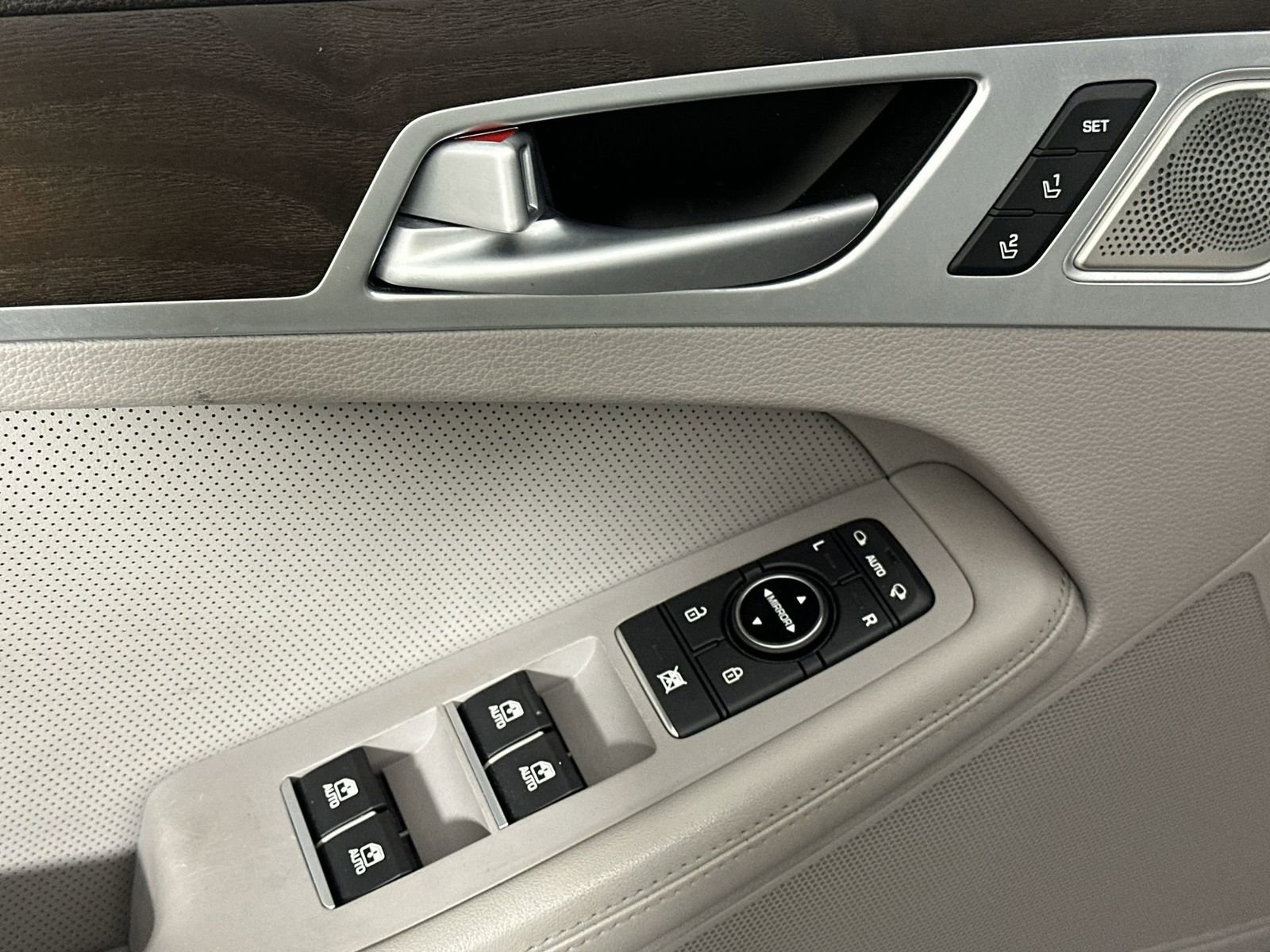 Used 2018 Genesis G80 5.0 Ultimate image 17