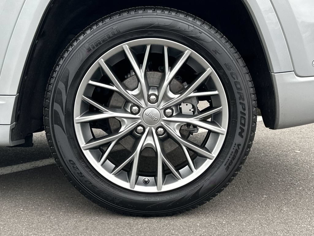 Certified 2025 Jeep Grand Cherokee Summit AWD/4WD image 16