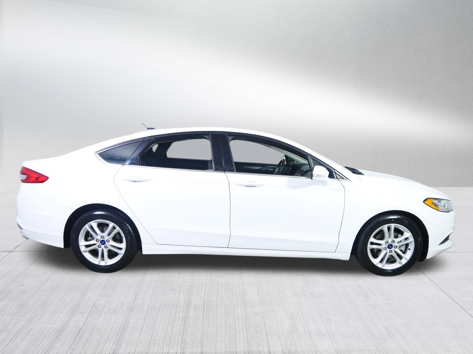 Used 2018 Ford Fusion SE FWD image 8