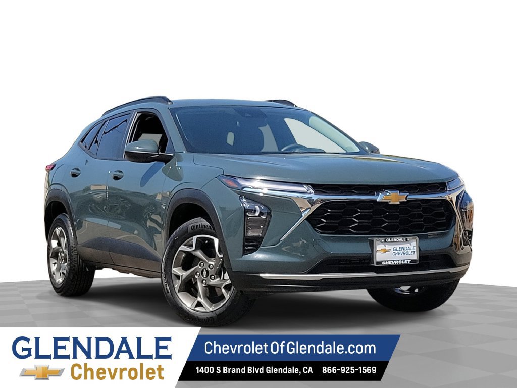 Used 2025 Chevrolet Trax LT FWD image 1