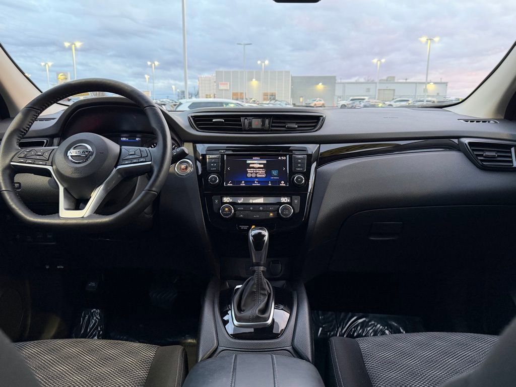 Used 2022 Nissan Rogue Sport SV image 27