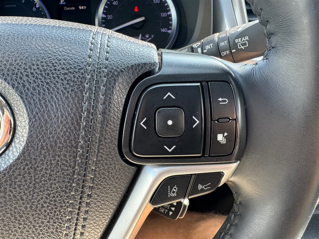 Used 2019 Toyota Highlander SE AWD/4WD image 12