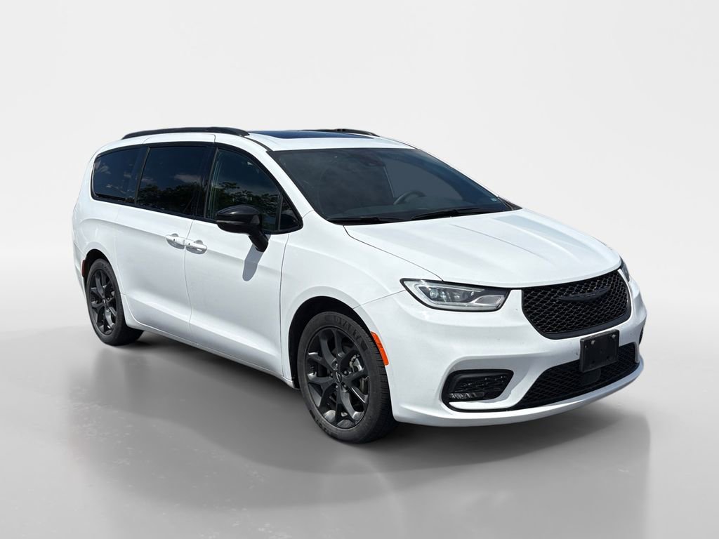 Used 2025 Chrysler Pacifica Limited FWD image 8