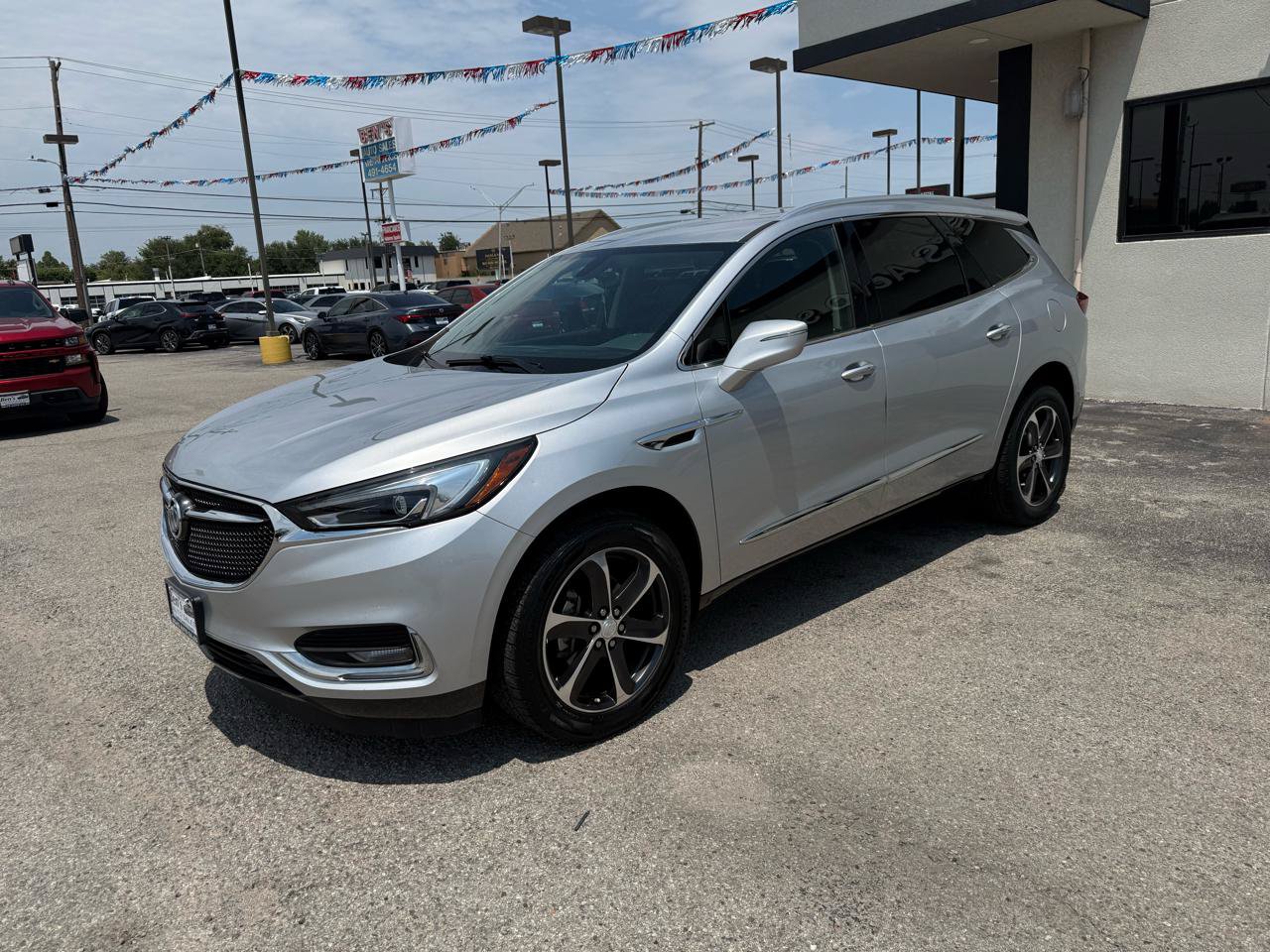 Used 2019 Buick Enclave Essence w/ LPO, Sport Appearance Package FWD image 2