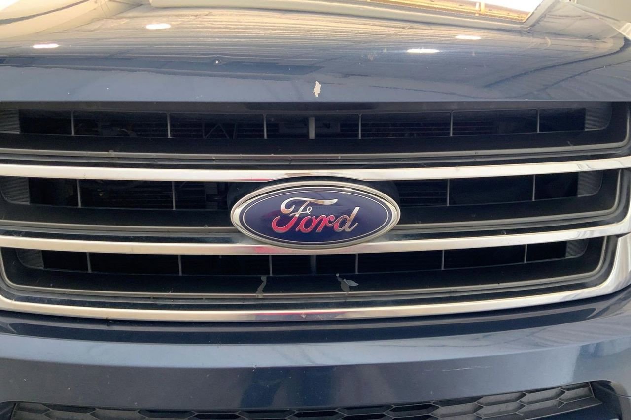 Used 2015 Ford Expedition EL XLT w/ Equipment Group 202A RWD image 27