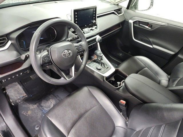 Used 2020 Toyota RAV4 Limited image 28