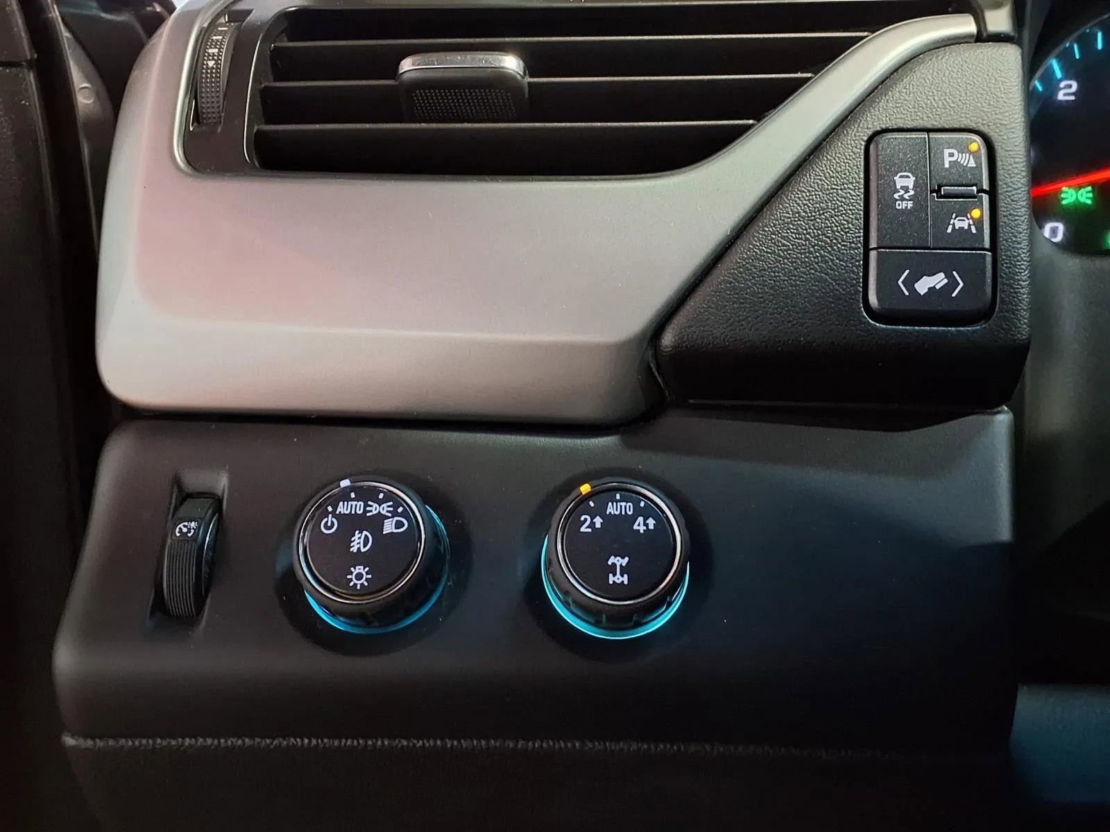 Used 2016 Chevrolet Suburban LT AWD/4WD image 21