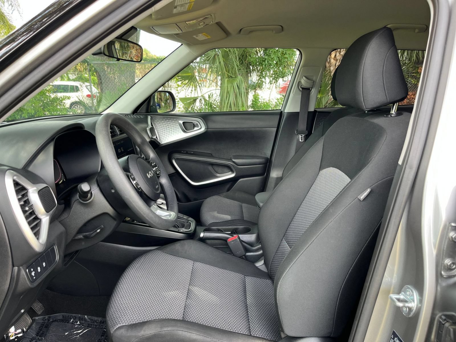 Used 2025 Kia Soul LX w/ LX Technology Package FWD image 24