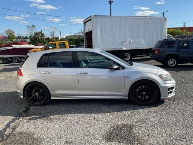Used 2017 Volkswagen Golf R 4-Door image 4