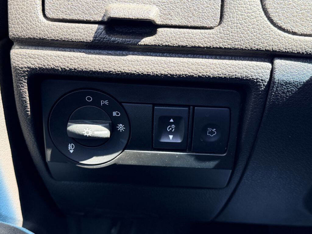 Used 2011 Ford Fusion SE w/ 202A Rapid Spec Order Code FWD image 12