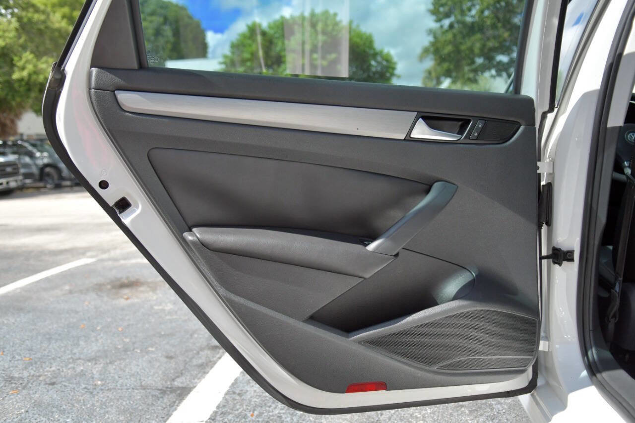 Used 2014 Volkswagen Passat 1.8T SE image 11