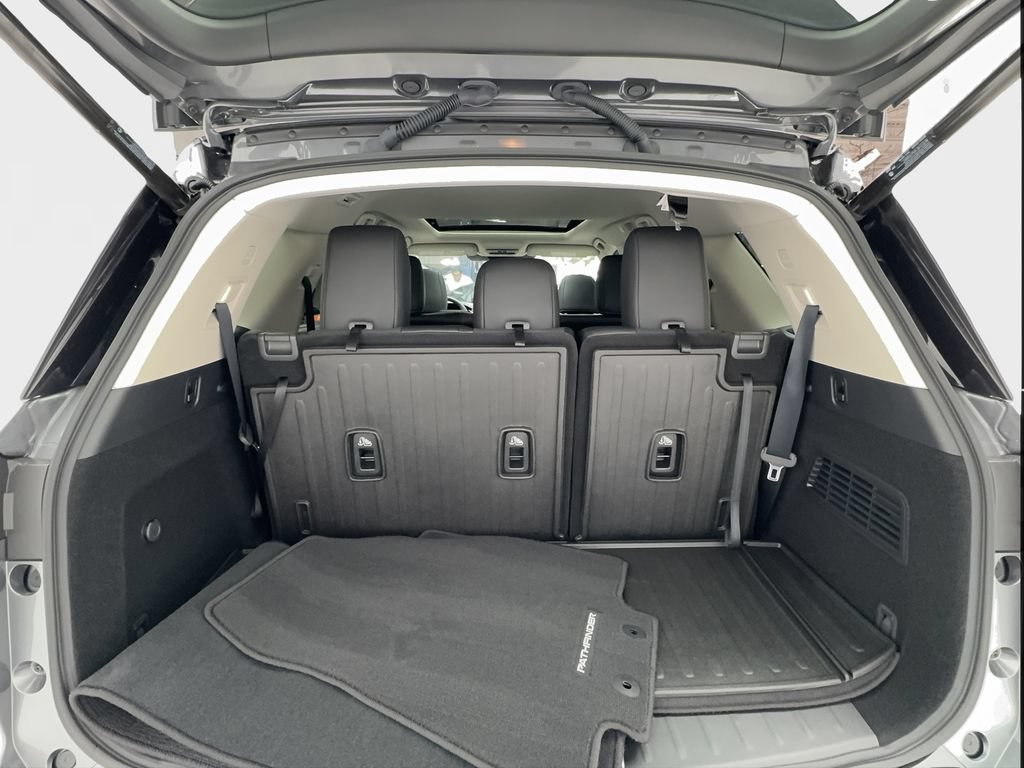 Used 2026 Nissan Pathfinder Platinum w/ Cargo Package FWD image 18