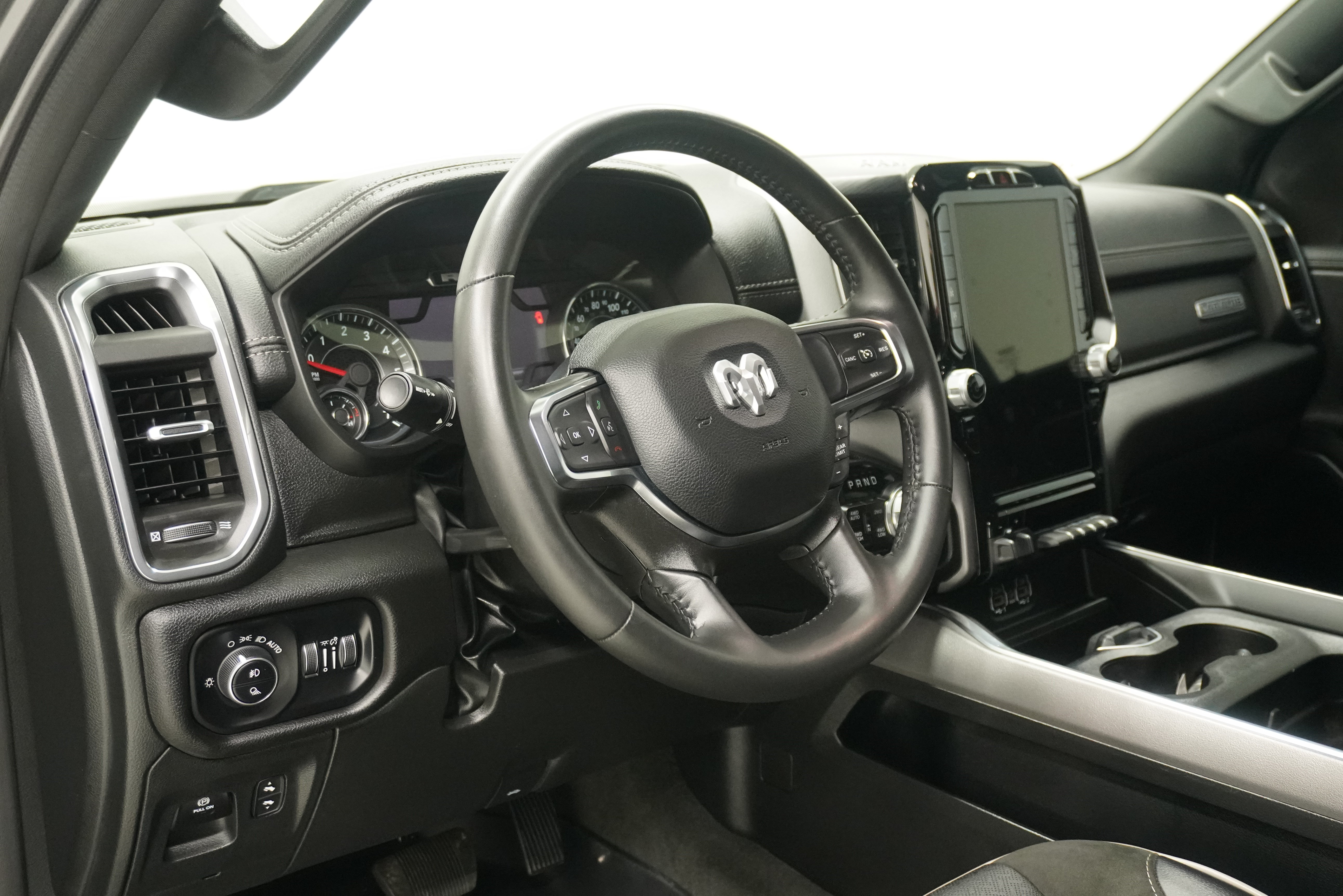 Used 2024 RAM 1500 Laramie AWD/4WD image 11