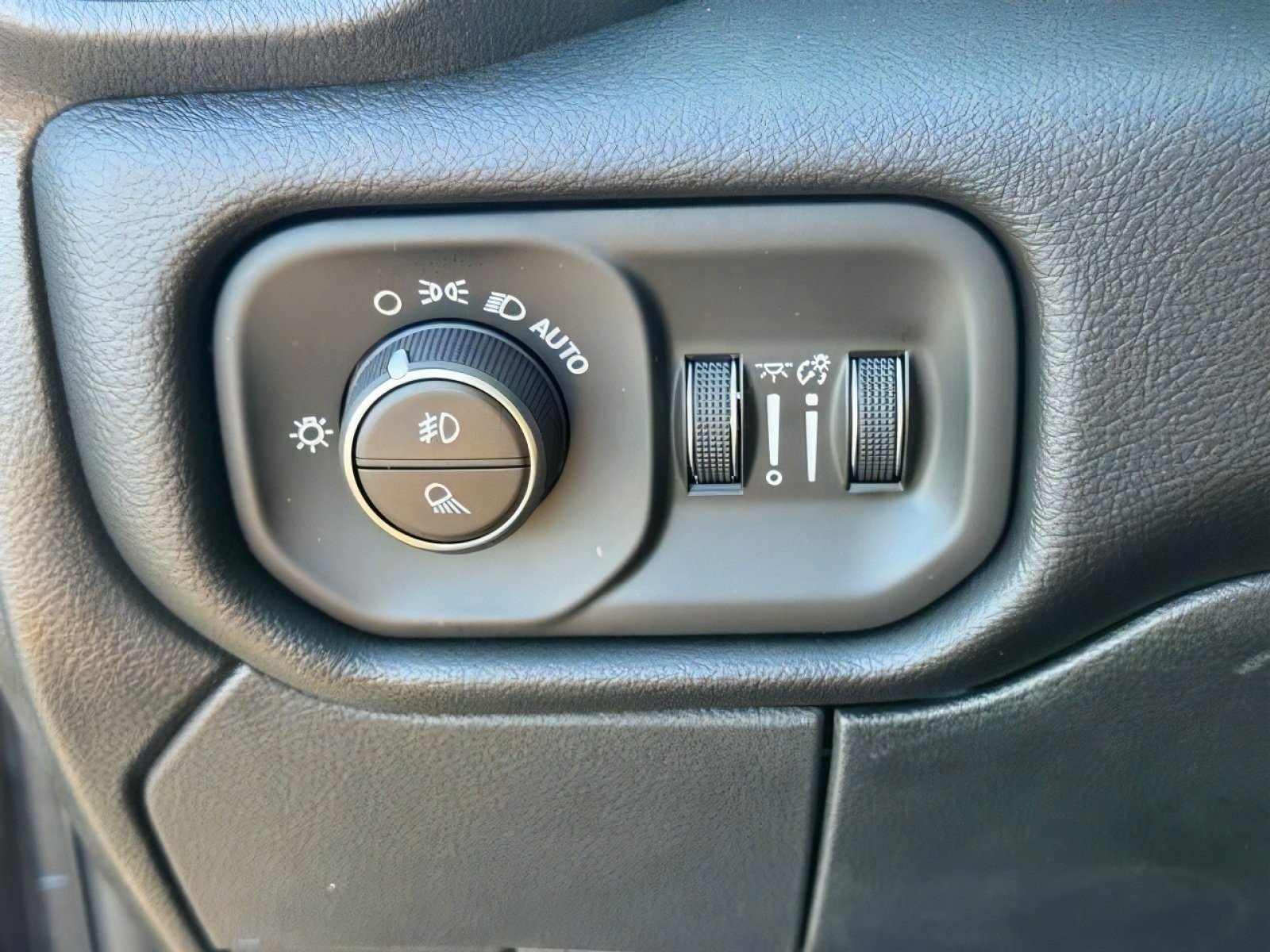 New 2026 RAM 2500 Laramie w/ Night Edition AWD/4WD image 23