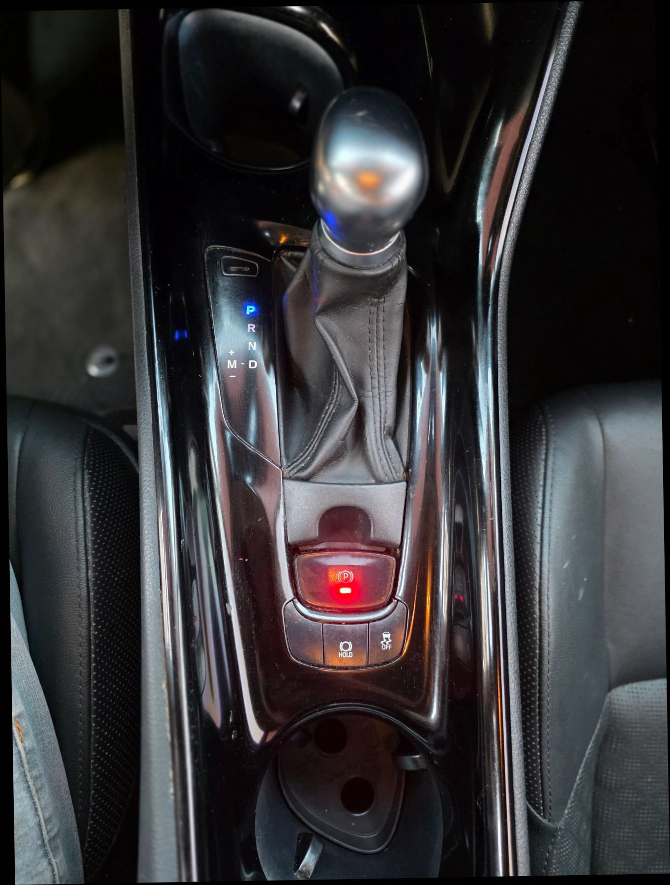Used 2022 Toyota C-HR Limited FWD image 18