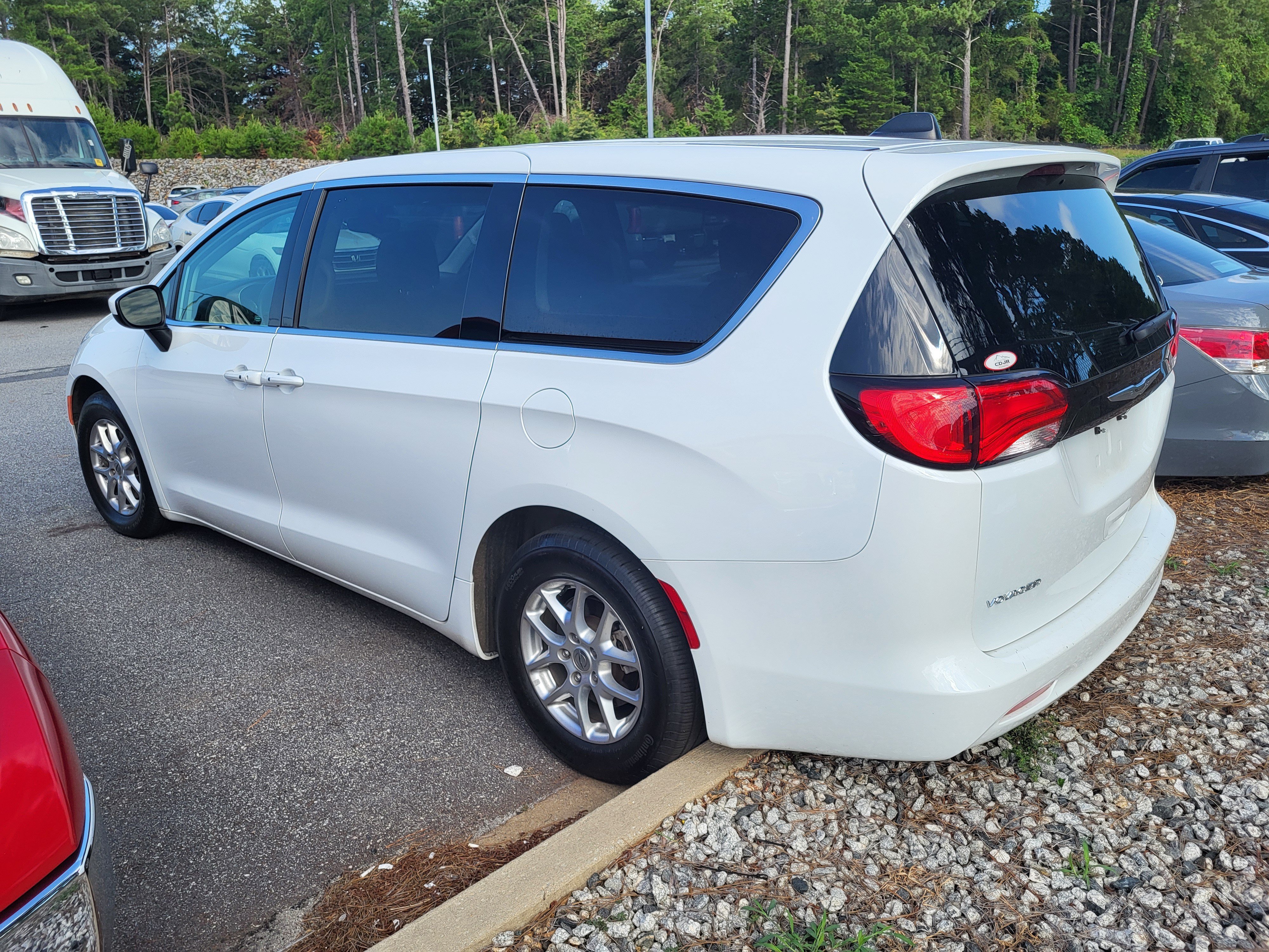 Used 2023 Chrysler Voyager LX FWD image 6