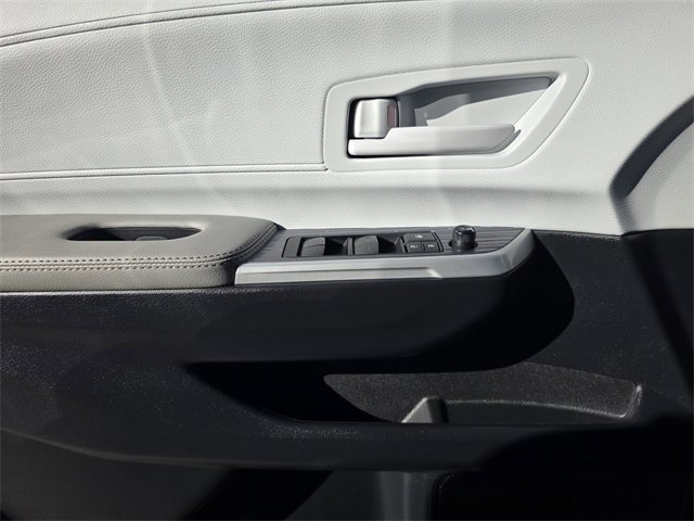 Used 2025 Toyota Sienna LE image 17