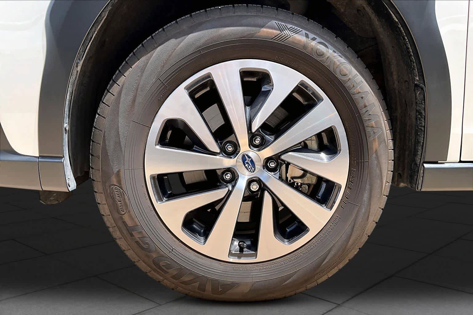 Used 2025 Subaru Outback Premium AWD/4WD image 10