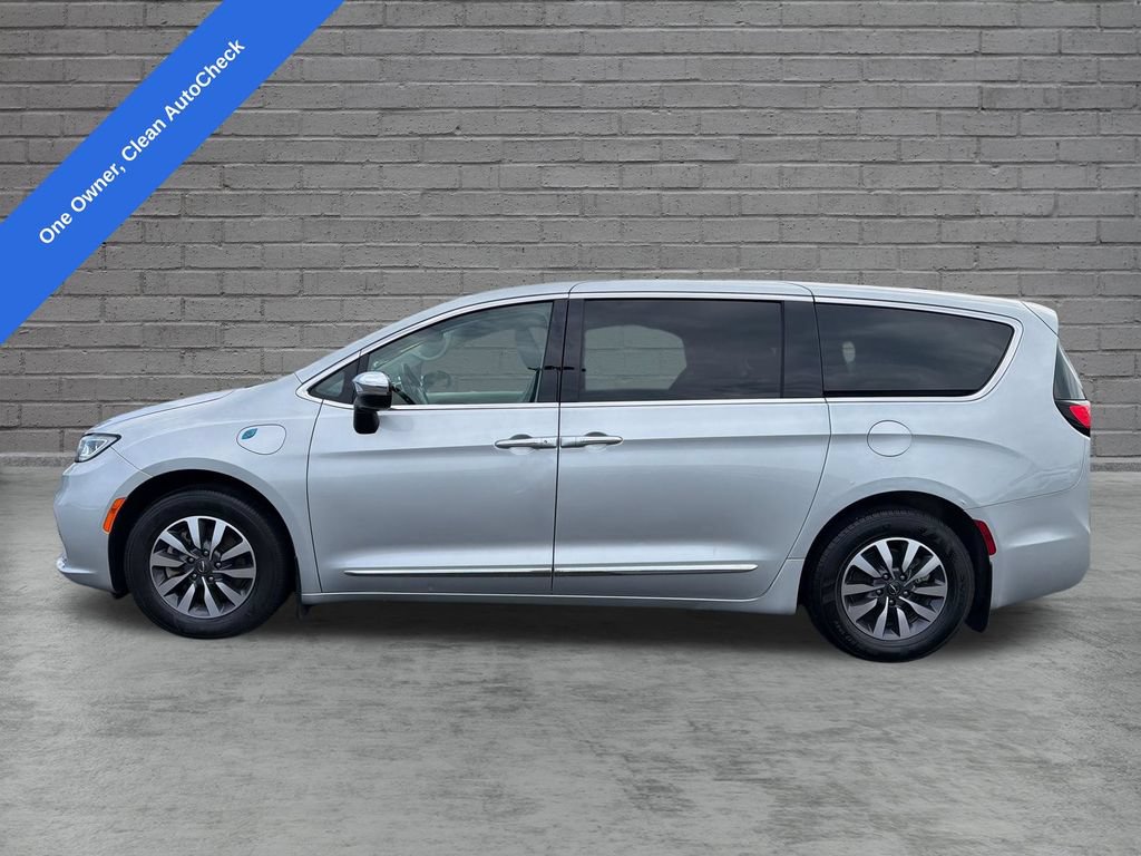 Used 2023 Chrysler Pacifica Limited FWD image 2