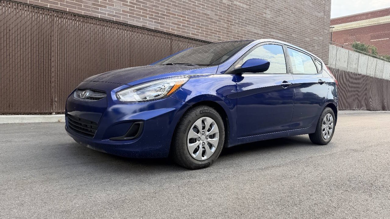 Used 2017 Hyundai Accent SE FWD image 2