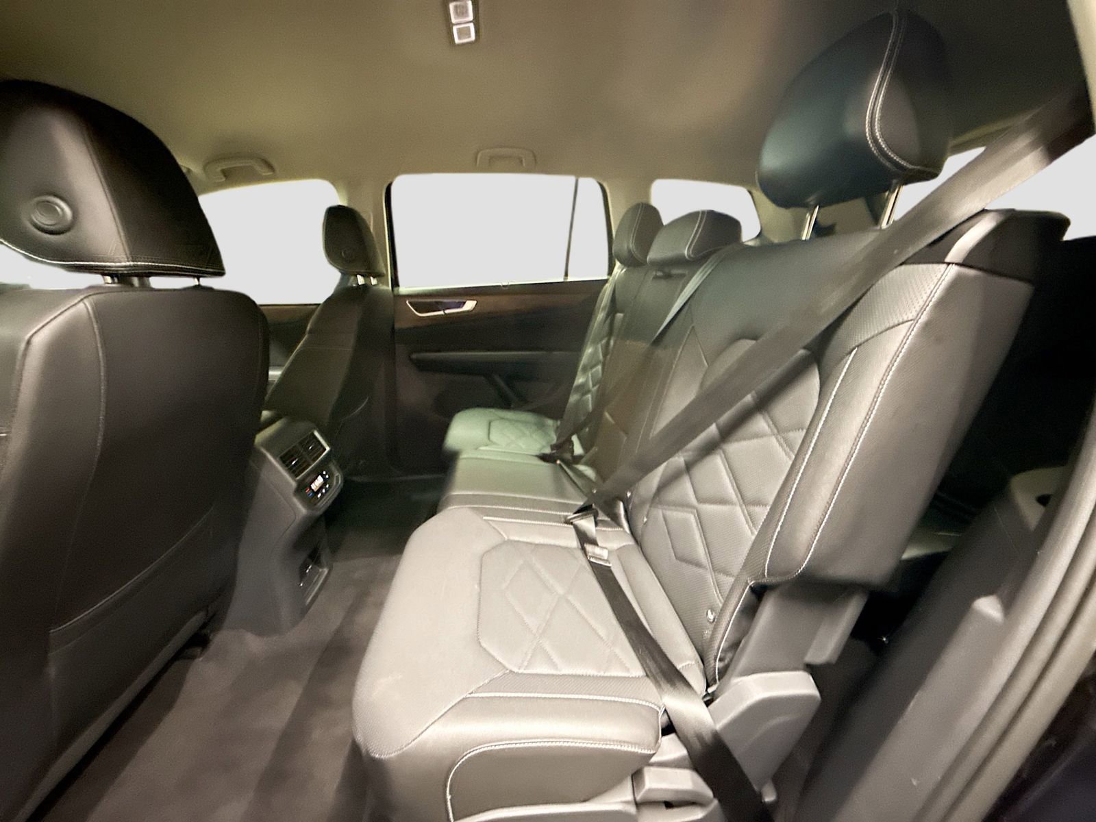 Used 2025 Volkswagen Atlas SE image 25