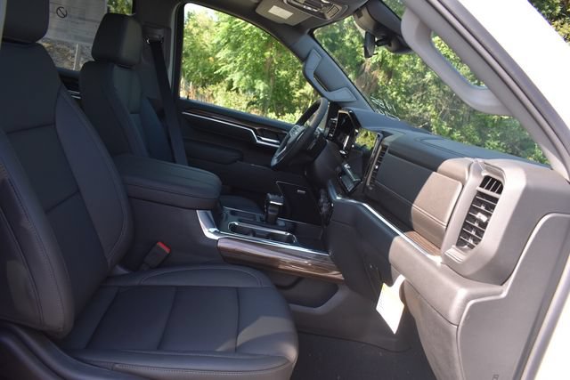 New 2026 Chevrolet Silverado 1500 RST w/ Redline Edition AWD/4WD image 16