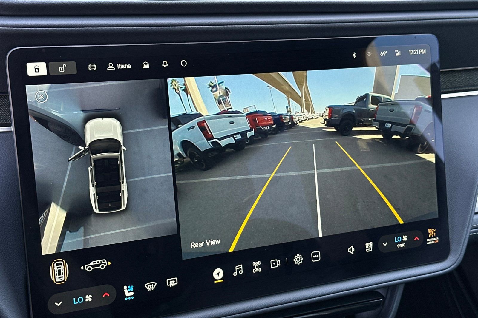 Used 2024 Rivian R1S Adventure image 20