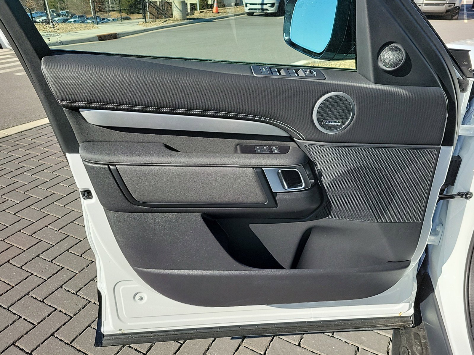 Certified 2025 Land Rover Discovery Dynamic SE AWD/4WD image 22