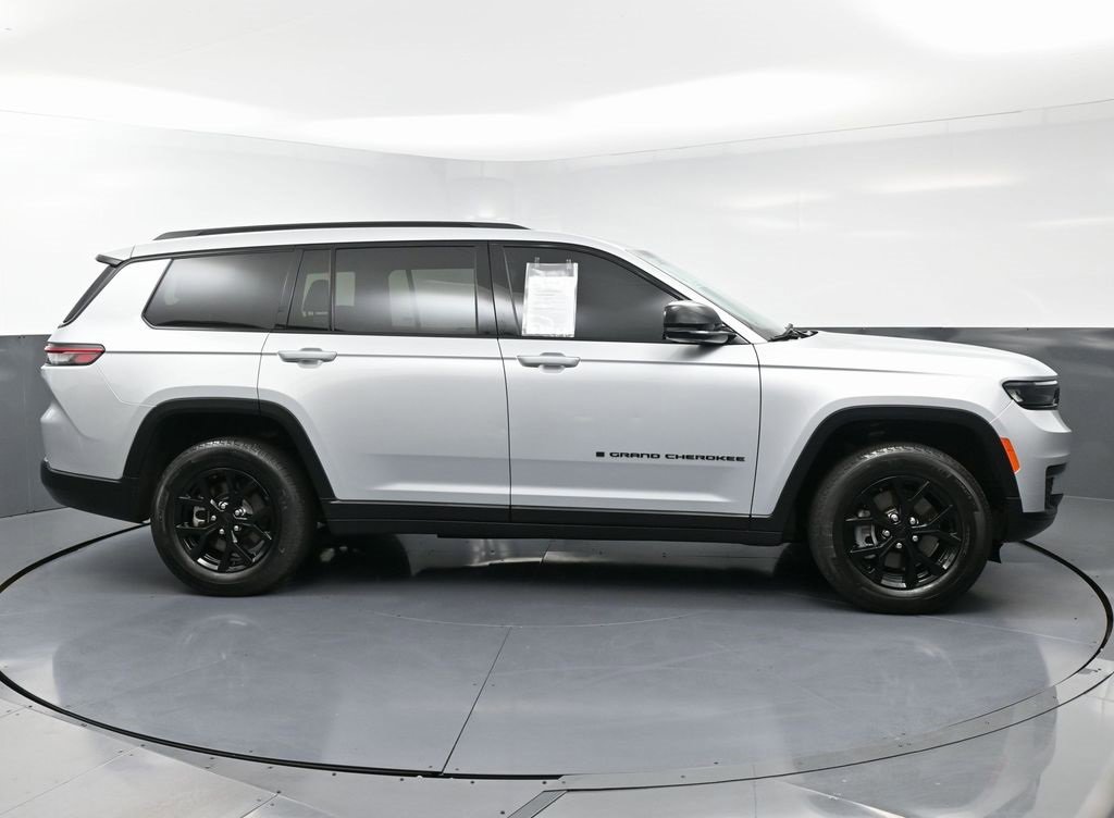 Used 2024 Jeep Grand Cherokee L Laredo image 8