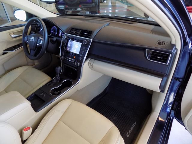 Used 2017 Toyota Camry XLE w/ Moonroof Package FWD image 21