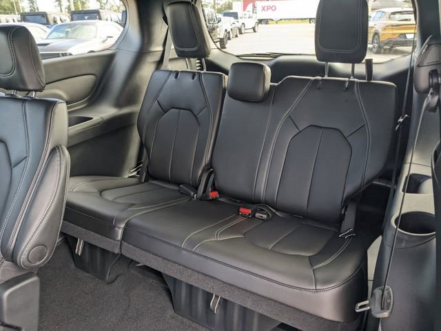 New 2025 Chrysler Pacifica Select FWD image 14