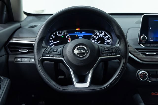 Used 2024 Nissan Altima 2.5 SV image 13