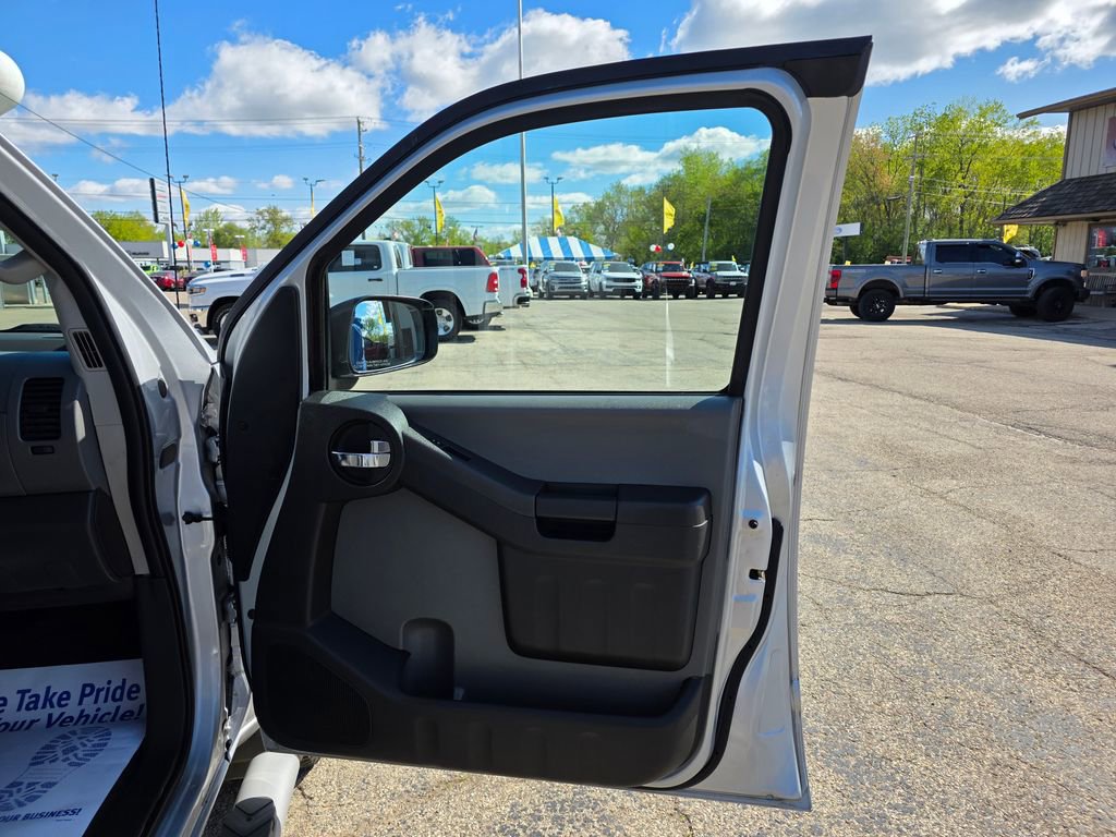 Used 2015 Nissan Xterra S AWD/4WD image 28