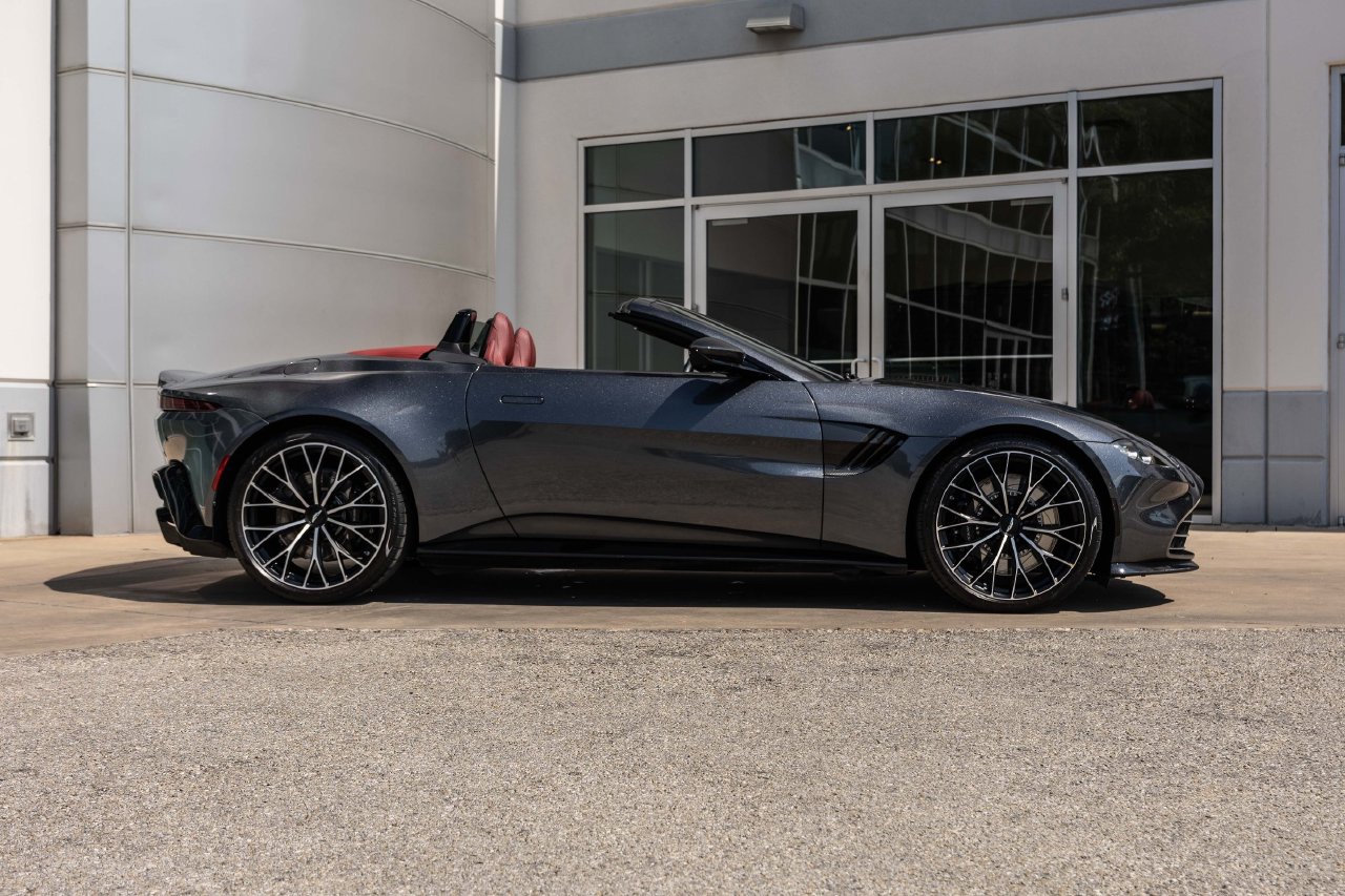 Used 2023 Aston Martin V8 Vantage Roadster RWD image 10