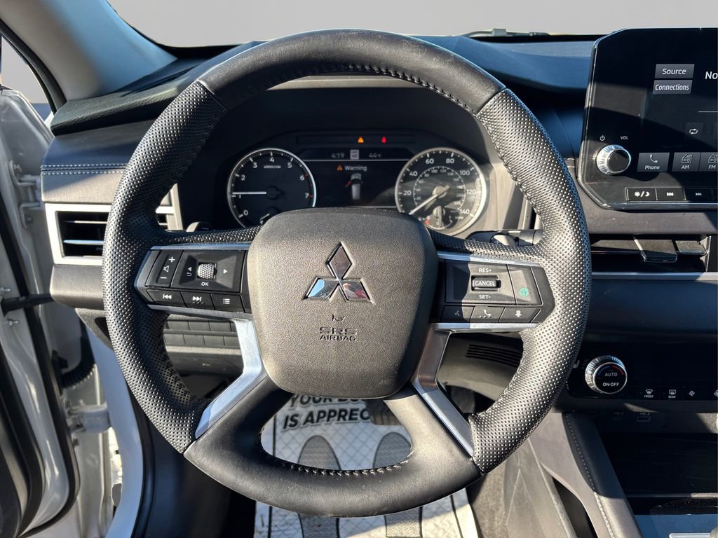 Used 2023 Mitsubishi Outlander SE image 23