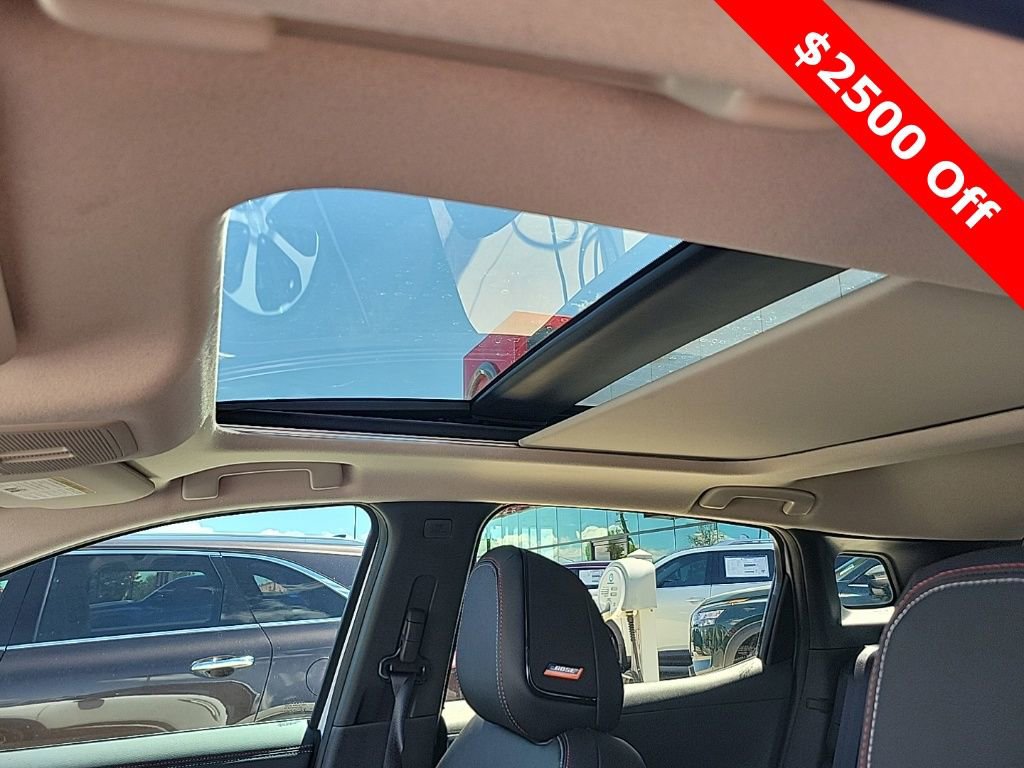 New 2025 Nissan Kicks SR w/ SR Premium Package FWD image 33
