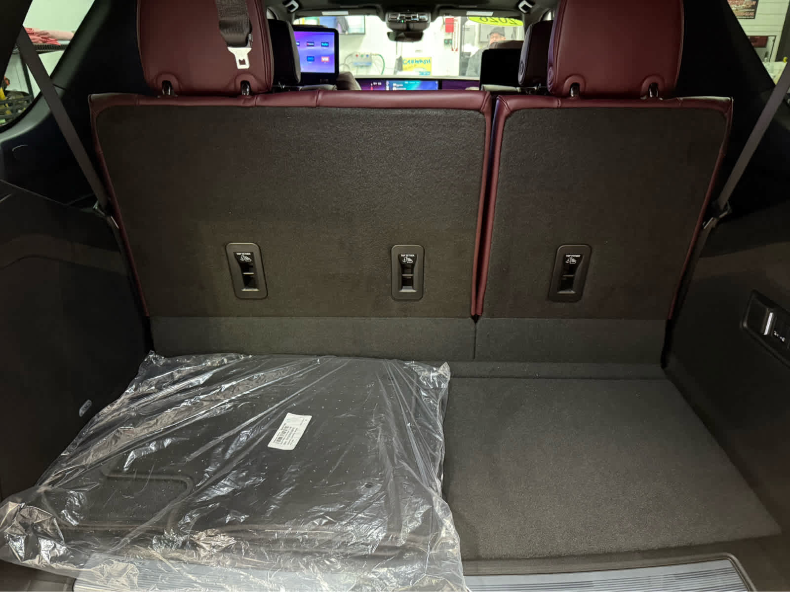 Used 2026 Cadillac Escalade Luxury w/ LPO, Floor Liner Package image 34