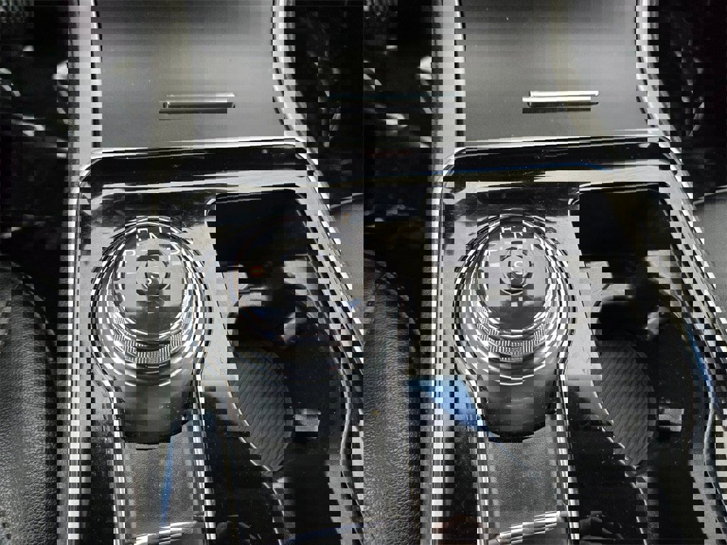 Used 2020 Ford Edge SEL image 20