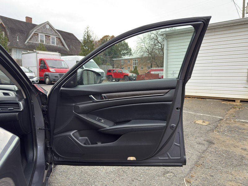 Used 2018 Honda Accord Touring image 12