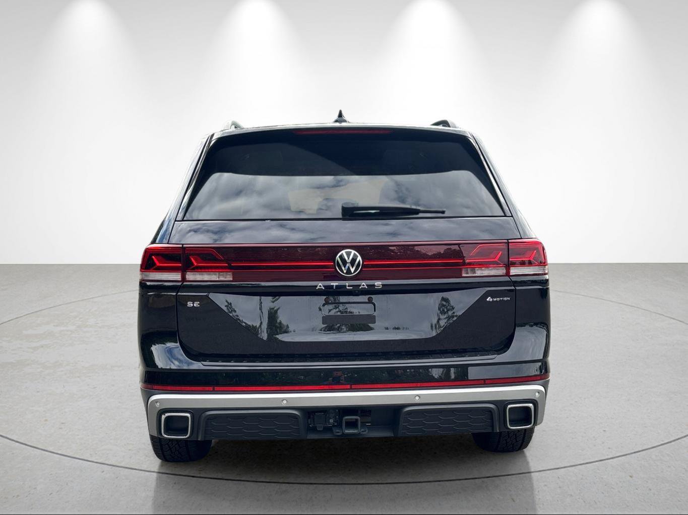 Used 2025 Volkswagen Atlas Peak Edition SE AWD/4WD image 4