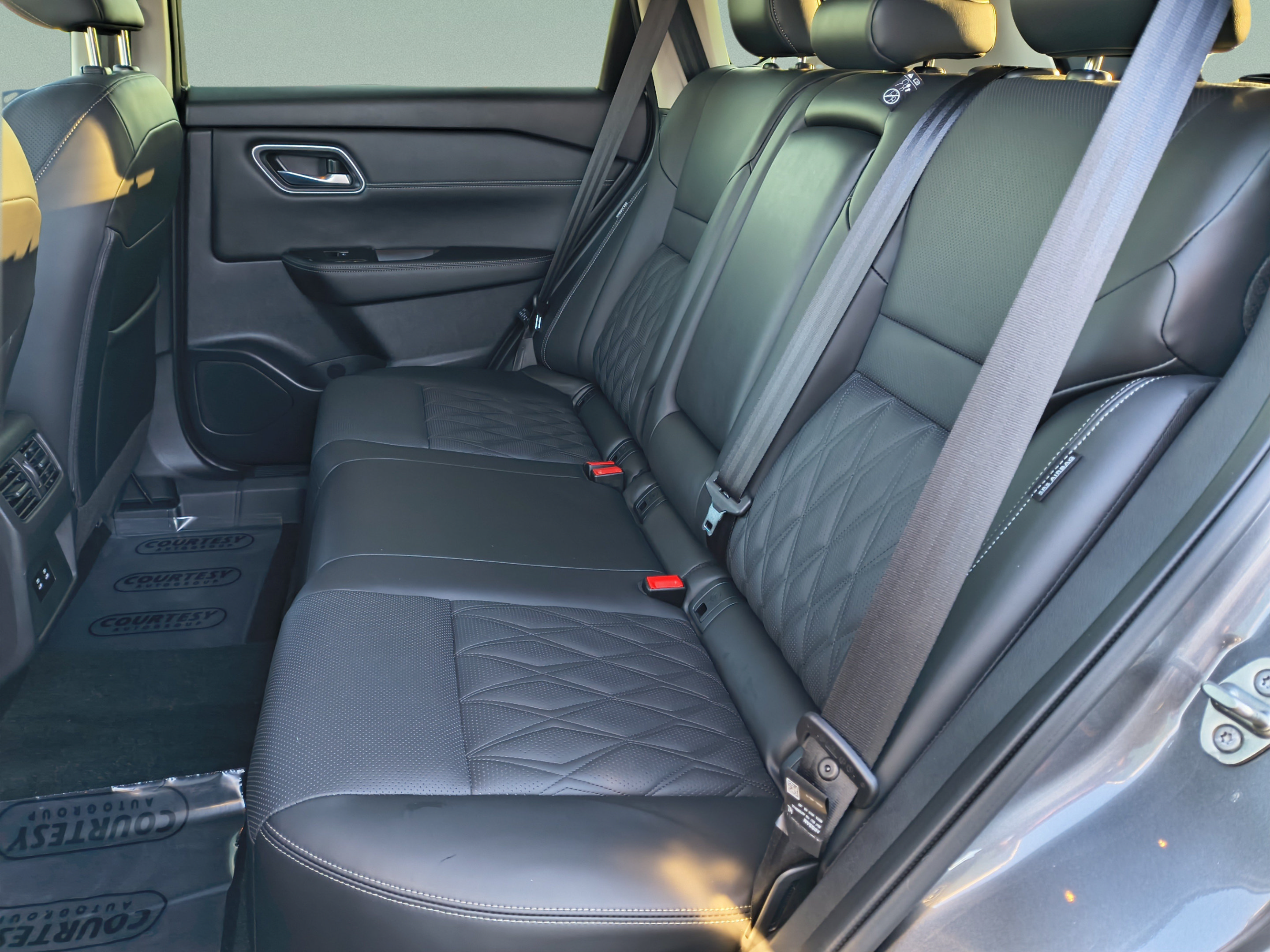 Certified 2024 Nissan Rogue Platinum FWD image 19