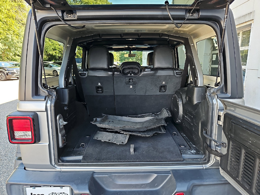 Used 2020 Jeep Wrangler Unlimited Rubicon w/ Dual Top Group AWD/4WD image 32