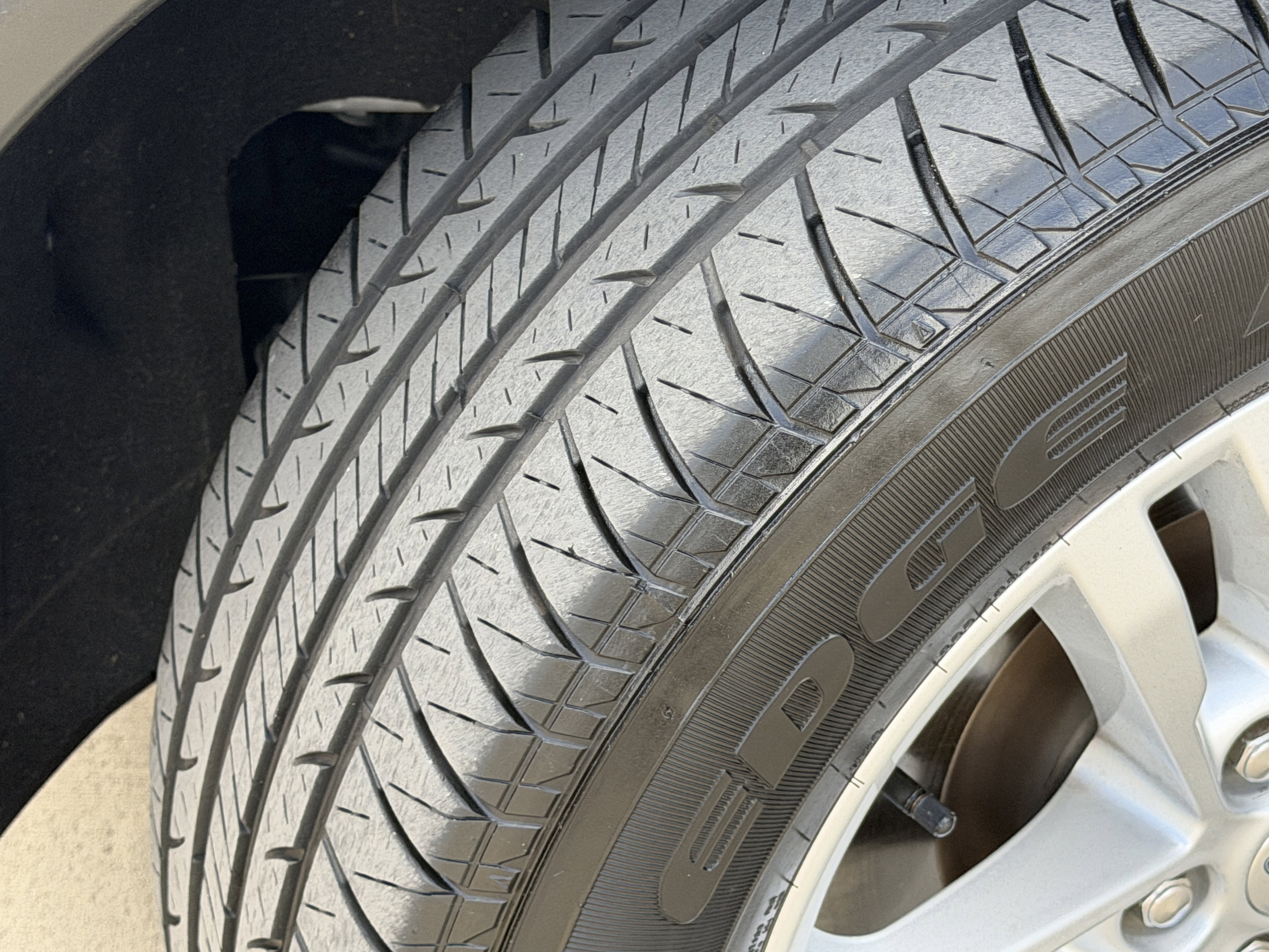 Used 2020 Ford Explorer XLT w/ Equipment Group 202A RWD image 15