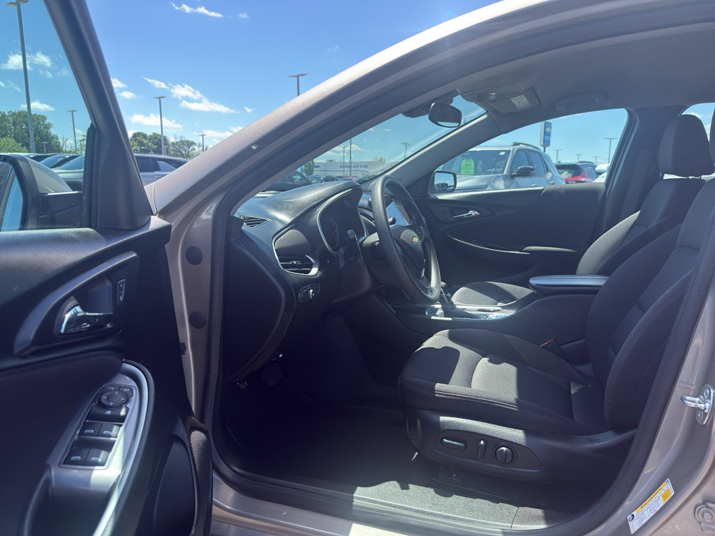 Used 2024 Chevrolet Malibu LT FWD image 11