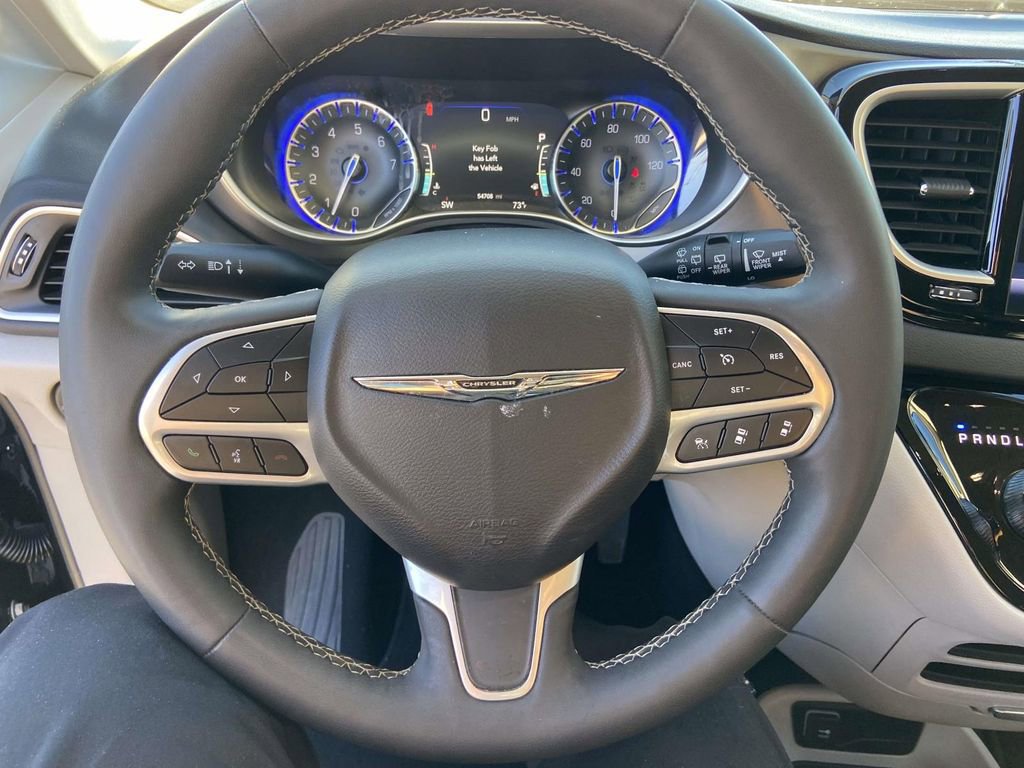 Used 2024 Chrysler Pacifica Touring-L image 22