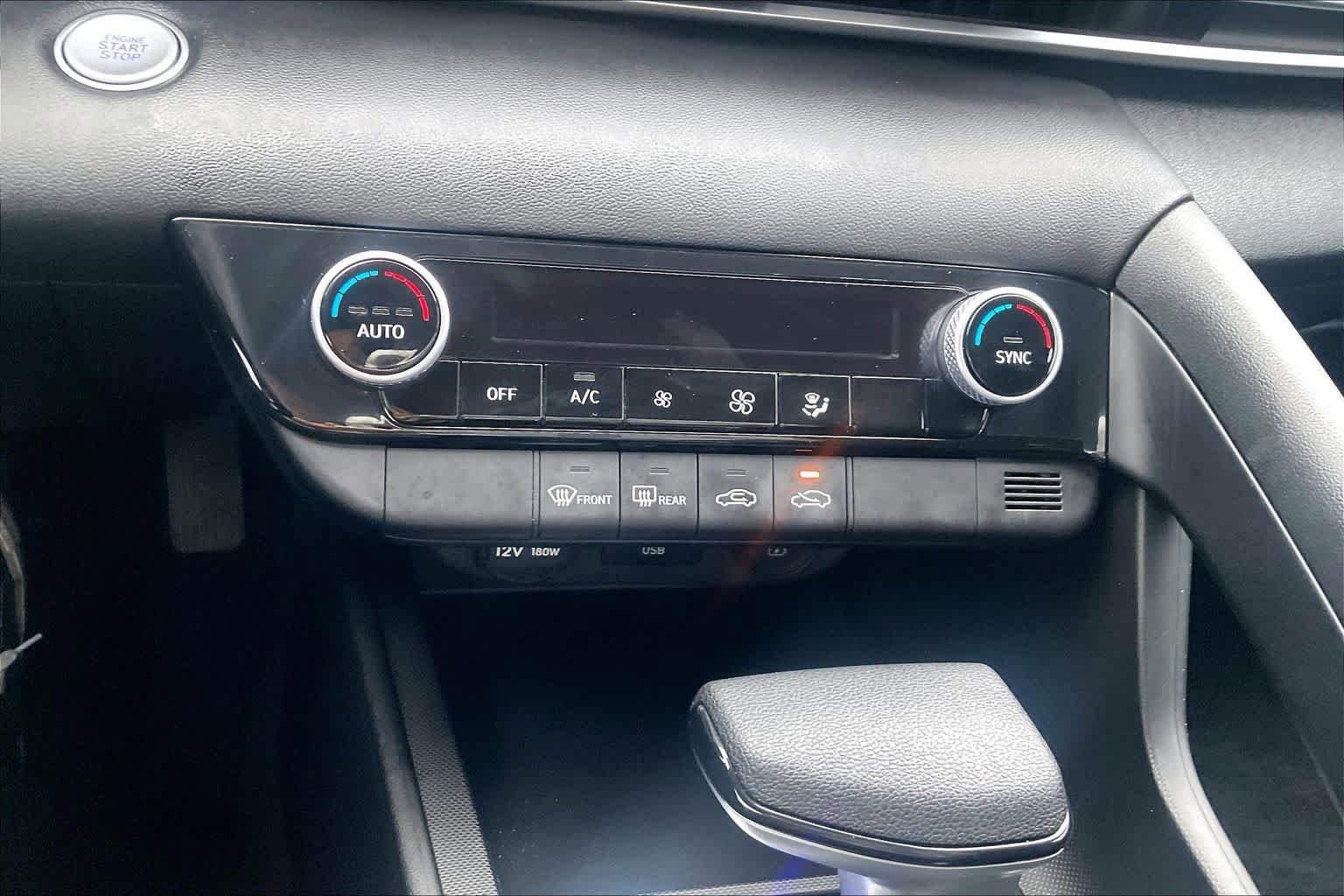 Used 2023 Hyundai Elantra SEL image 32